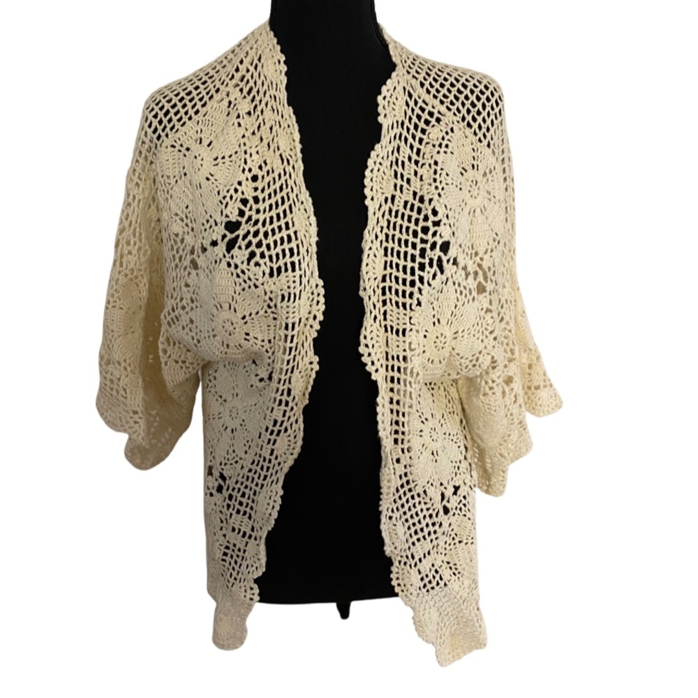 Romeo & Juliet Couture Cream Crochet Open Front Short Sleeve Top